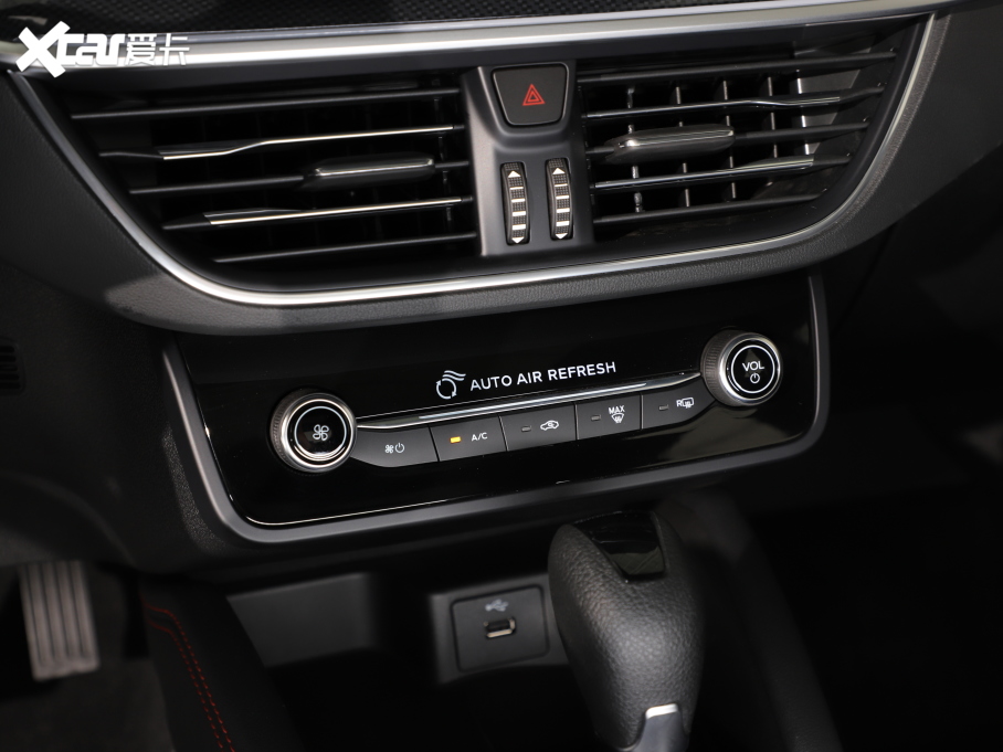 2022˹  EcoBoost 180 ԄST Line