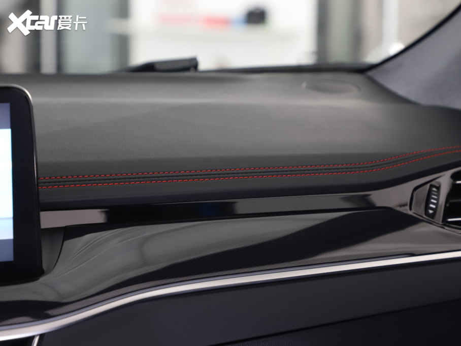 2022˹  EcoBoost 180 ԄST Line