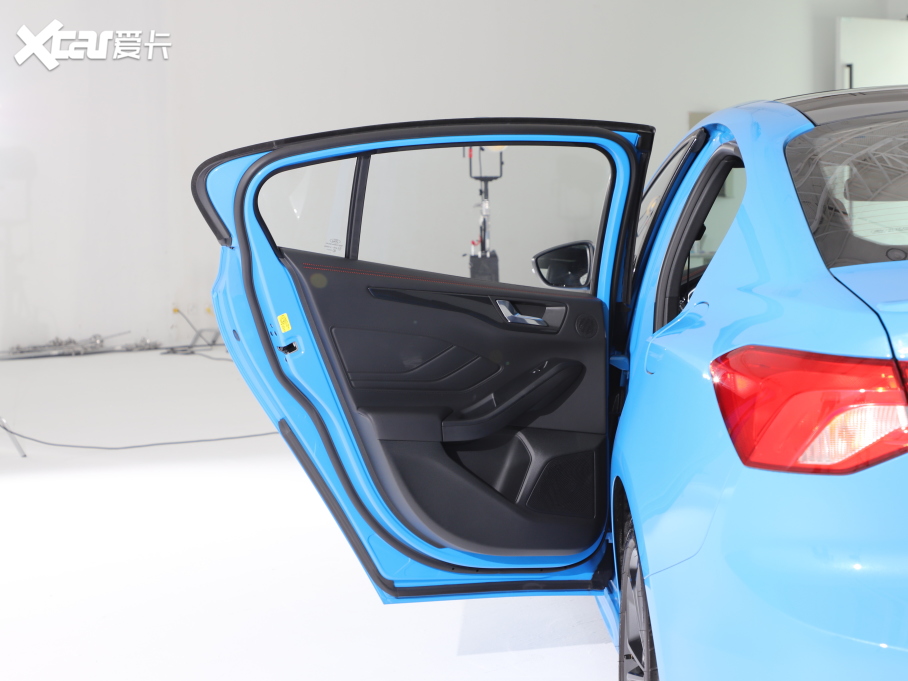 2022˹  EcoBoost 180 ԄST Line