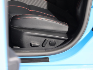 2022款三厢 EcoBoost 180 自动ST Line 主驾驶座椅调节
