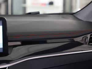 2022 EcoBoost 180 ԄST Line п؅^