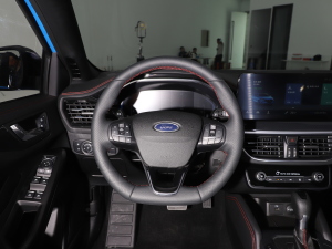 2022款三厢 EcoBoost 180 自动ST Line 方向盘