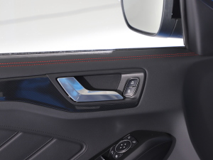 2022 EcoBoost 180 ԄST Line п؅^