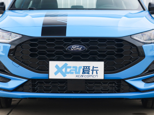 2022款三厢 EcoBoost 180 自动S版 中网
