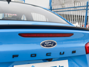 2022 EcoBoost 180 ԄS ^