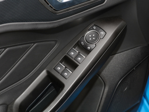 2022款三厢 EcoBoost 180 自动S版 主驾车窗控制区	