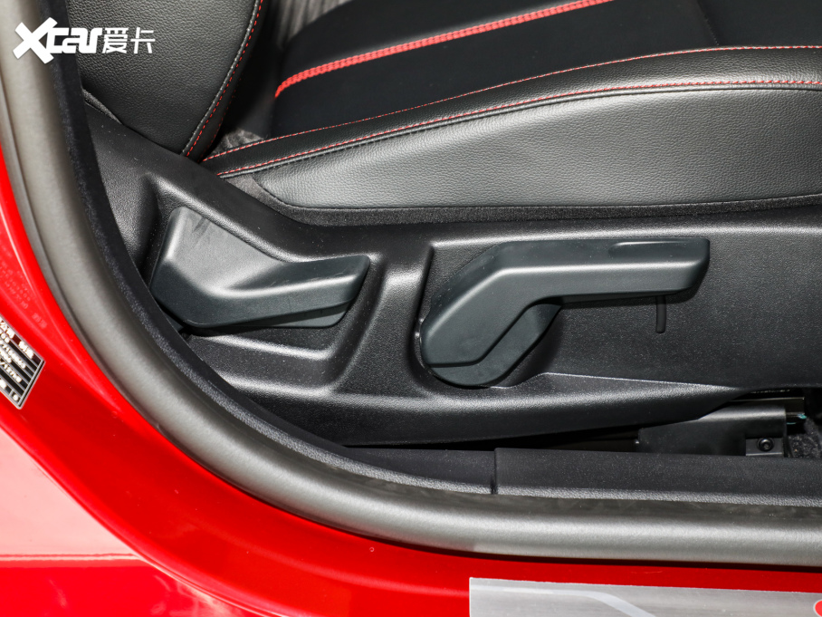 2022˹ Ɏ EcoBoost 180 ԄST Line