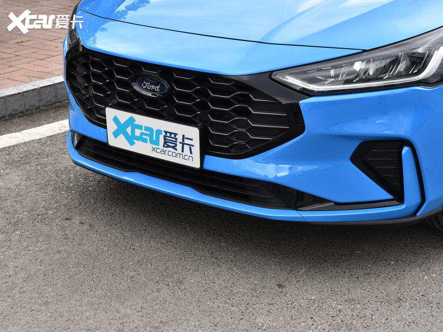 2022���˹ �Ɏ� EcoBoost 180 �ԄӸ��ٰ�