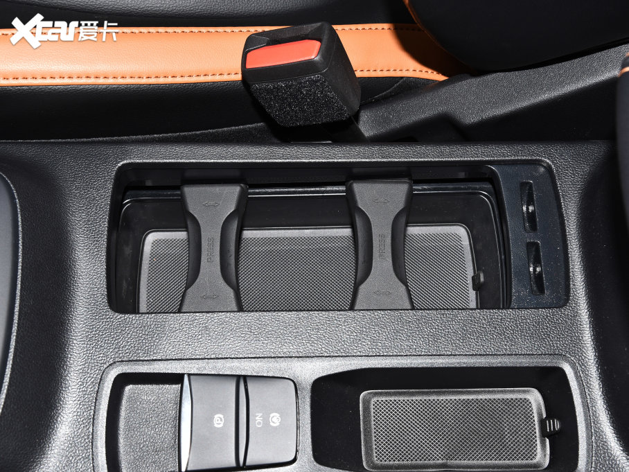 2022�����˹ �Ɏ� EcoBoost 180 �ԄӸ��ٰ�