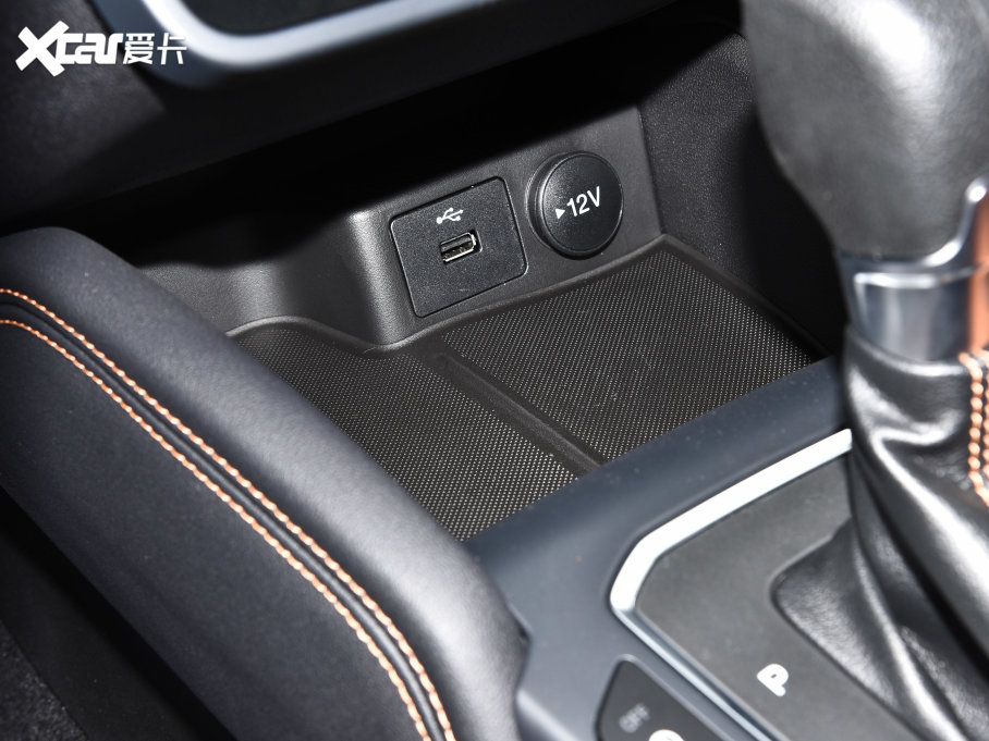 2022�����˹ �Ɏ� EcoBoost 180 �ԄӸ��ٰ�