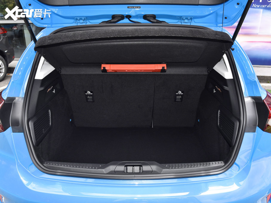 2022���˹ �Ɏ� EcoBoost 180 �ԄӸ��ٰ�