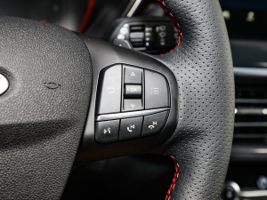 2022Ɏ EcoBoost 180 ԄST Line п؅^(q)