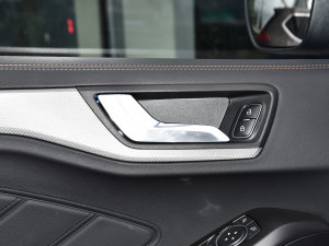 2022Ɏ EcoBoost 180 ԄӸٰ п؅^