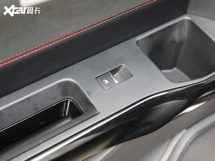 2023̽U EcoBoost 285 ST-LINE 6