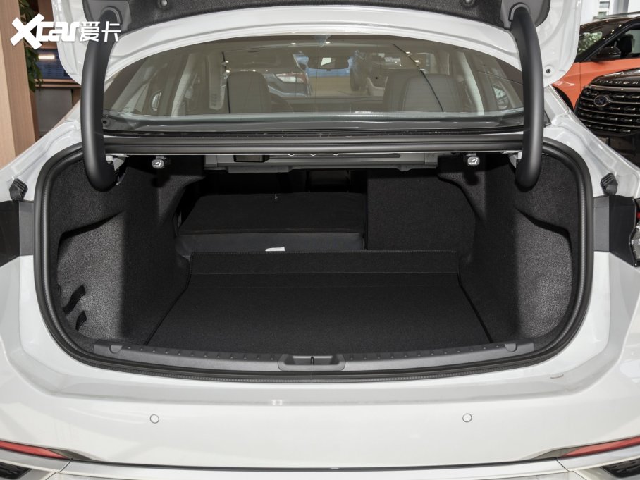 2023ɵϚW EcoBoost 180 A