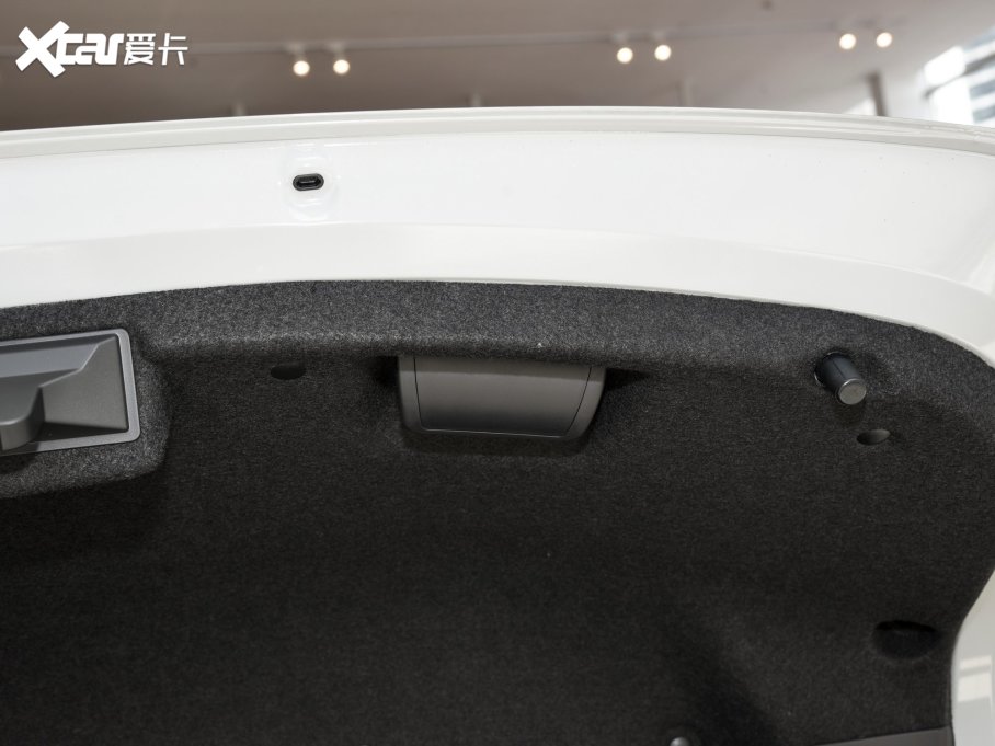 2023ɵϚW EcoBoost 180 A