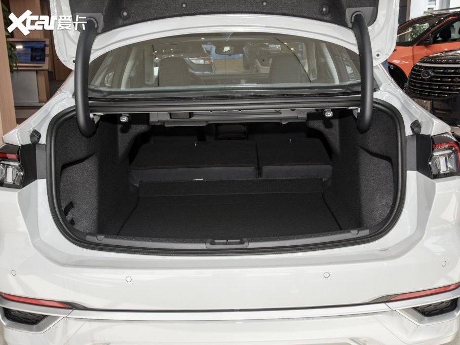 2023ɵϚW EcoBoost 180 A