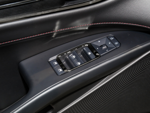 2023款EcoBoost 180 舒雅型 主驾车窗控制区	