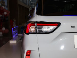 2023EcoBoost 245 vST-Line Pro ^