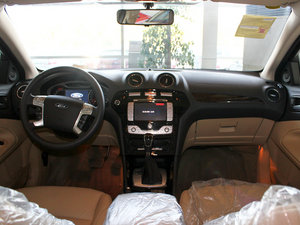 2010款2.3L 自动豪华版 中控区
