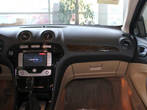 2010款2.3L 自动豪华版 中控区