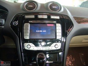 2010款2.3L 自动豪华版 中控台