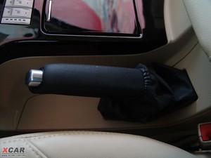2010款2.3L 自动豪华版 驻车制动器