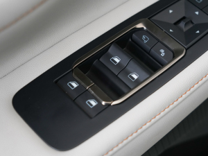 2025JL 2.0T EcoBoost E п؅^