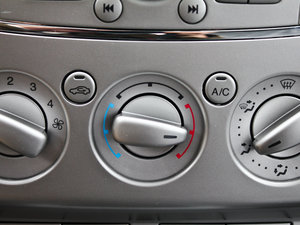 2011款1.8L 手动舒适版 中控区