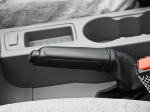 2011款1.8L 手动舒适版 驻车制动器
