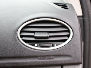 2011款1.8L 手动舒适版 中控区