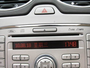 2011款1.8L 手动经典版 中控区