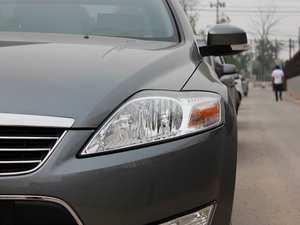 2011款2.3L 自动豪华版 大灯