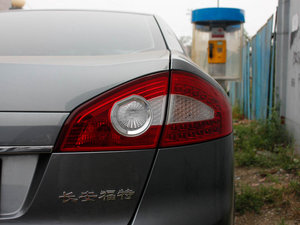 2011款2.3L 自动豪华版 尾灯