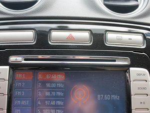 2011款2.3L 自动豪华版 中控区