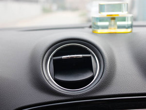 2011款2.3L 自动豪华版 中控区