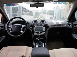 2011款2.3L 自动豪华版 内饰全景