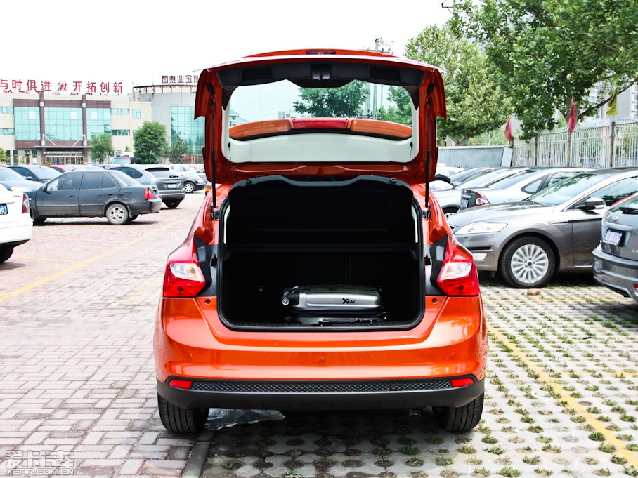 2012˹ Ɏ 1.6L քL