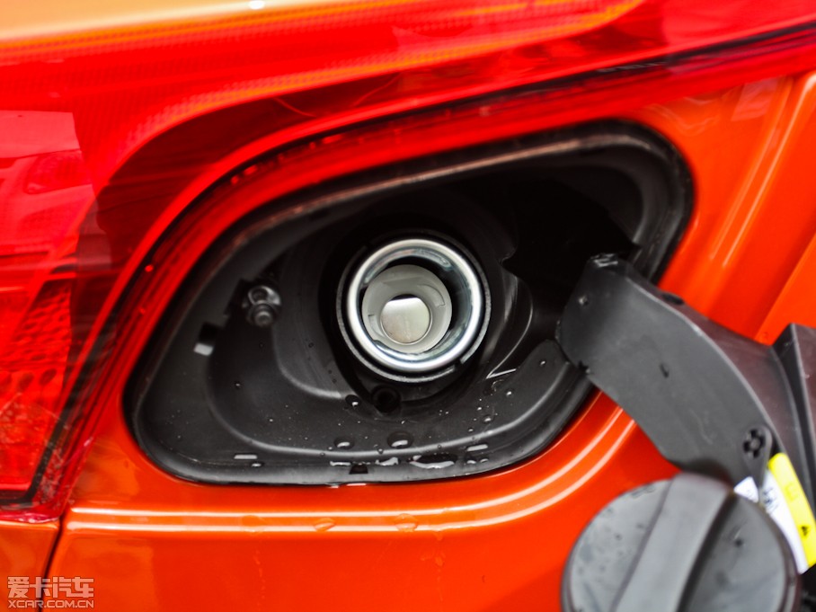 2012˹ Ɏ 1.6L քL