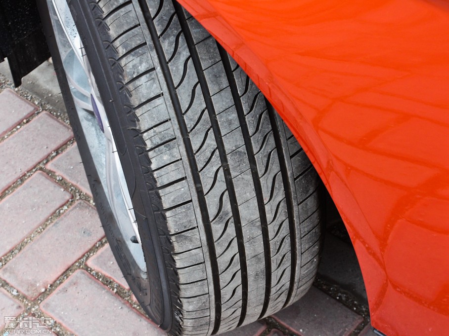 2012˹ Ɏ 1.6L քL