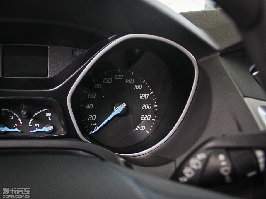 2012˹ Ɏ 1.6L քL