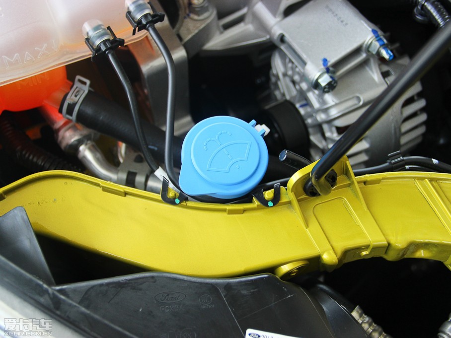 2012˹ Ɏ 1.6L քL