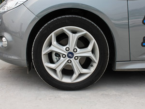 2012款两厢 2.0L 手动豪华运动型 轮圈