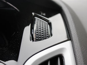 2012款两厢 2.0L 自动豪华运动型 中控区