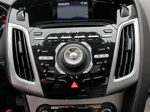 2012款两厢 2.0L 自动豪华运动型 中控区