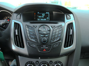 2012款两厢 1.6L 自动舒适型 空调出风口