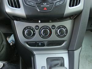 2012款两厢 1.6L 自动舒适型 空调调节