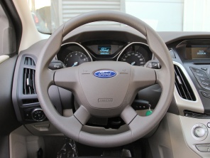 長安福特2012款新福克斯三廂