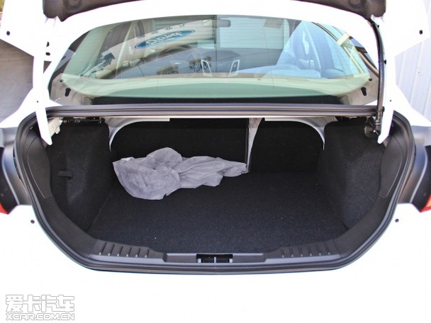 長安福特2012款新福克斯三廂