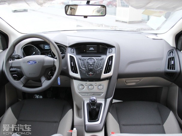 長(zhǎng)安福特2012款新福克斯三廂